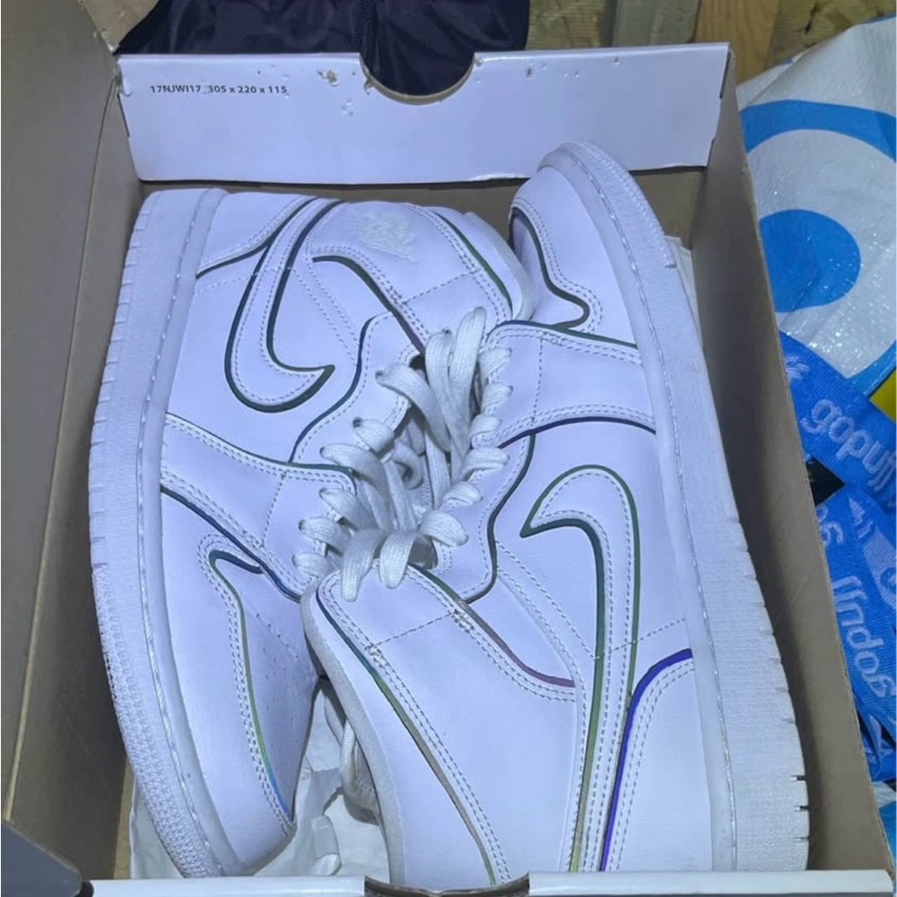 Jordan 1 Mids - Reflective/Iridescent